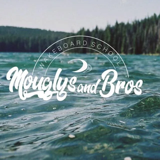 Lago y logotipo de Moughly's and Bros